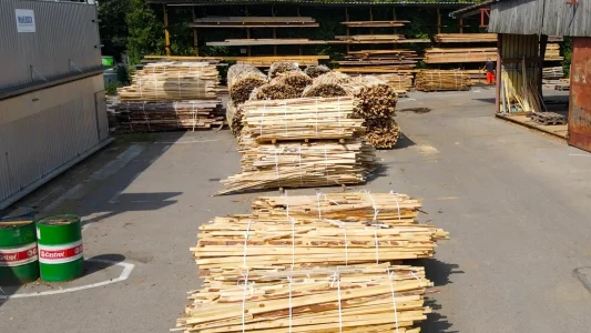 tartak_polska_tartak_lubelskie_deski_kantowki-laty-kontrlaty-deski-plotowe-deski-tarasowe-klody-surowiec-sklejarski-tarcica-stolarska_fryzy-sklep-online-z-drewnem-forest-marek-wiatrzyk